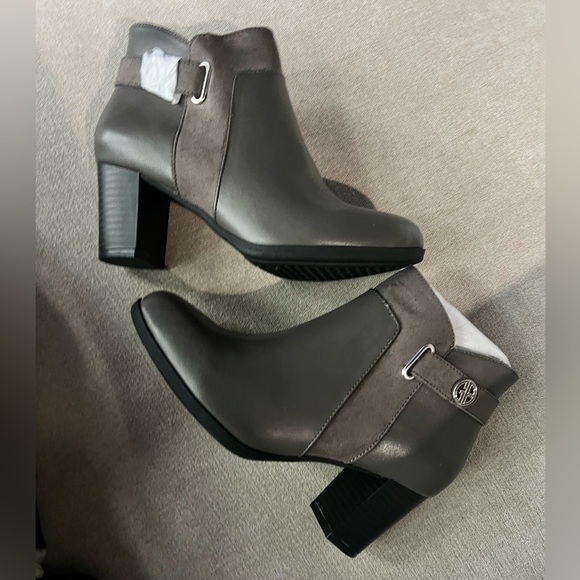 NWT Giani Bernini Womens Artemyss Faux Leather Ankle Booties Size 5.5 - Picture 2 of 7